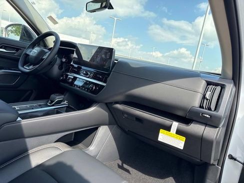 New 2026 Nissan Pathfinder SL FWD image 16