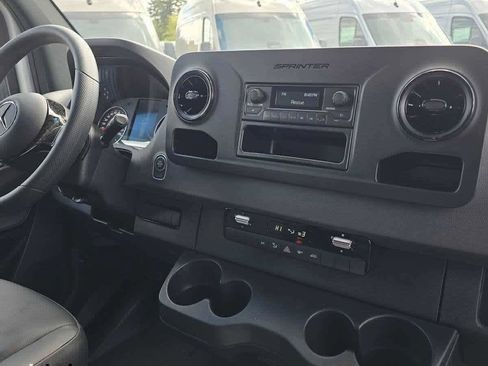 Used 2025 Mercedes-Benz Sprinter 2500 image 12