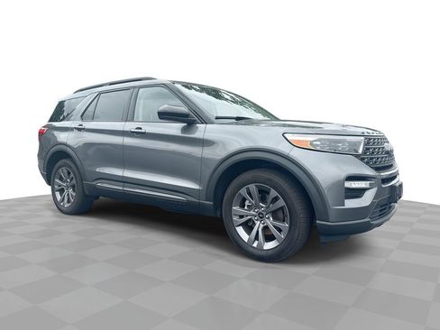 Used 2022 Ford Explorer XLT w/ Equipment Group 202A AWD/4WD image 1