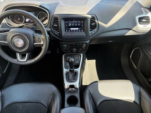 Used 2021 Jeep Compass Latitude AWD/4WD image 2