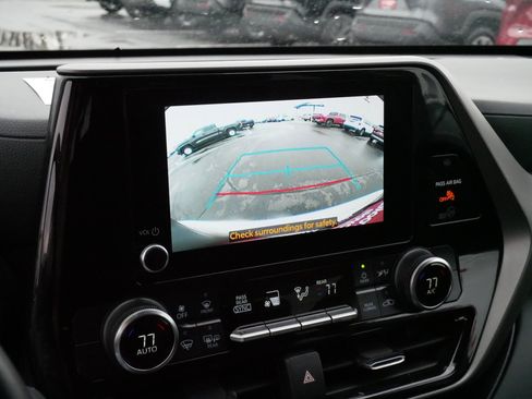 Used 2024 Toyota Highlander LE image 31