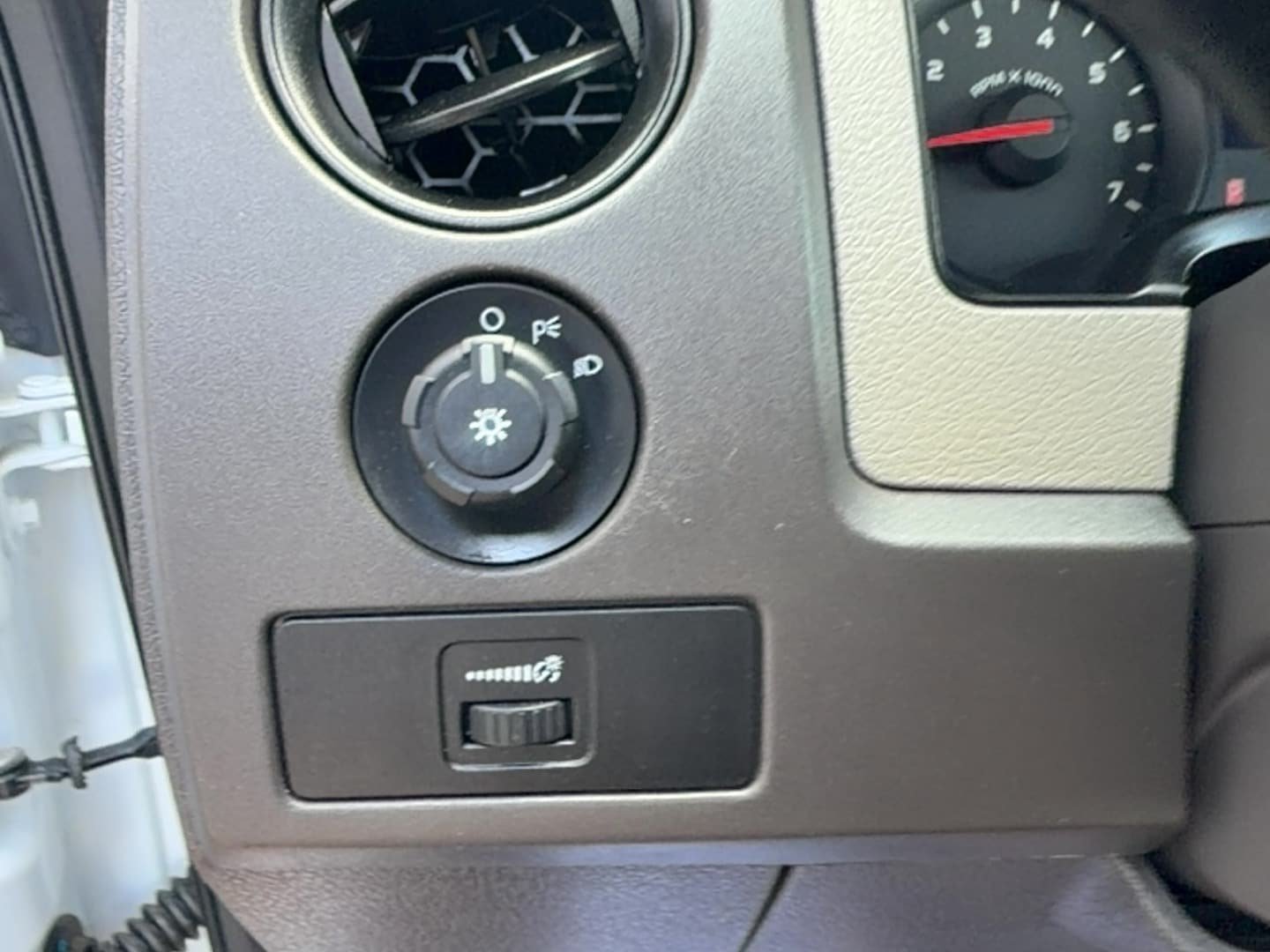 Used 2010 Ford F150 XL RWD image 11