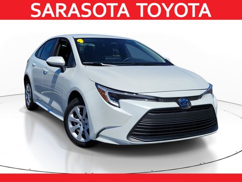 Certified 2024 Toyota Corolla LE FWD image 1