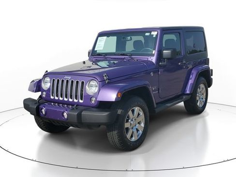Used 2017 Jeep Wrangler Sahara w/ Connectivity Group AWD/4WD image 2
