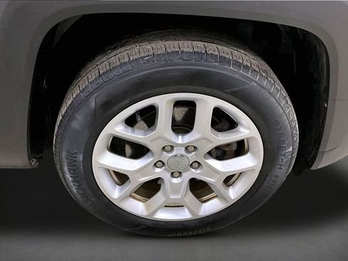 Used 2017 Jeep Renegade Latitude image 31