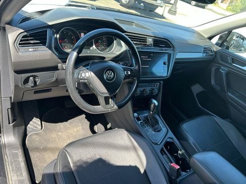 Used 2019 Volkswagen Tiguan SE w/ Panoramic Sunroof Package FWD image 8