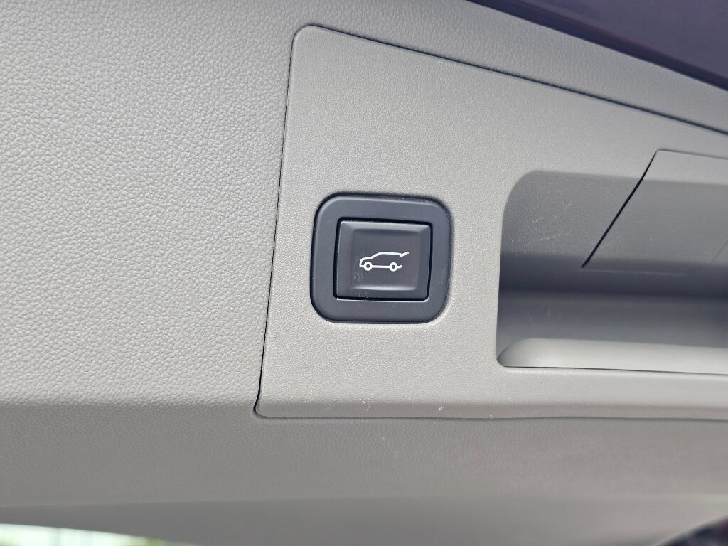 Used 2018 Cadillac XT5 Premium Luxury AWD/4WD image 16