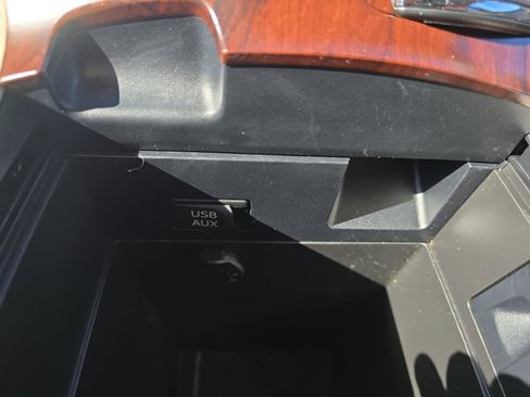 Used 2013 Toyota Venza LE w/ LE Convenience Pkg image 22