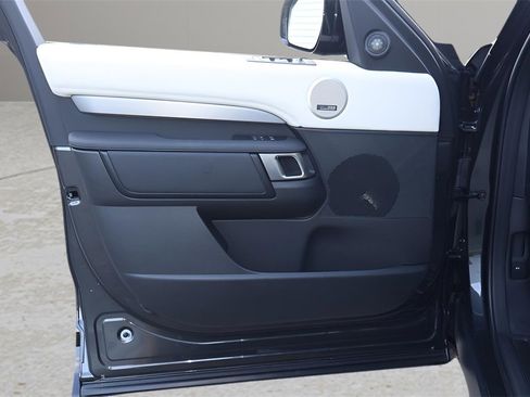 New 2026 Land Rover Discovery Limited Edition image 10