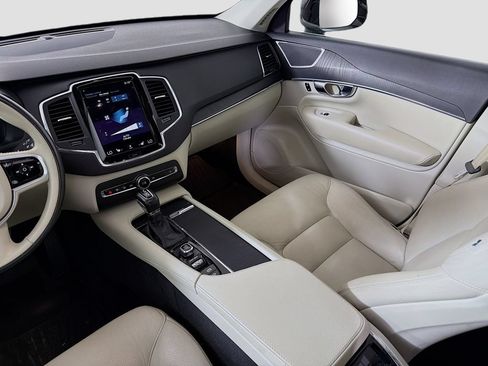 Used 2020 Volvo XC90 T5 Momentum w/ Protection Package Premier AWD/4WD image 26