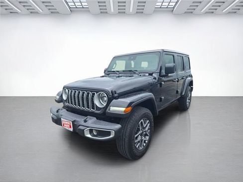 Used 2025 Jeep Wrangler Unlimited Sahara AWD/4WD image 8