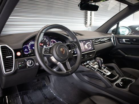 Certified 2023 Porsche Cayenne AWD/4WD image 4