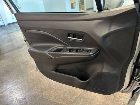 Used 2025 Nissan Versa SV FWD image 18