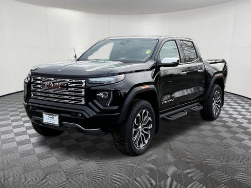 Used 2024 GMC Canyon Denali image 3