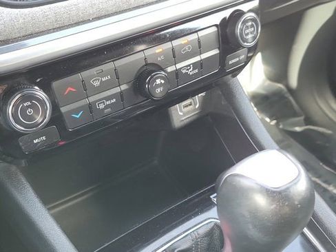 Used 2024 Jeep Compass Latitude AWD/4WD image 27