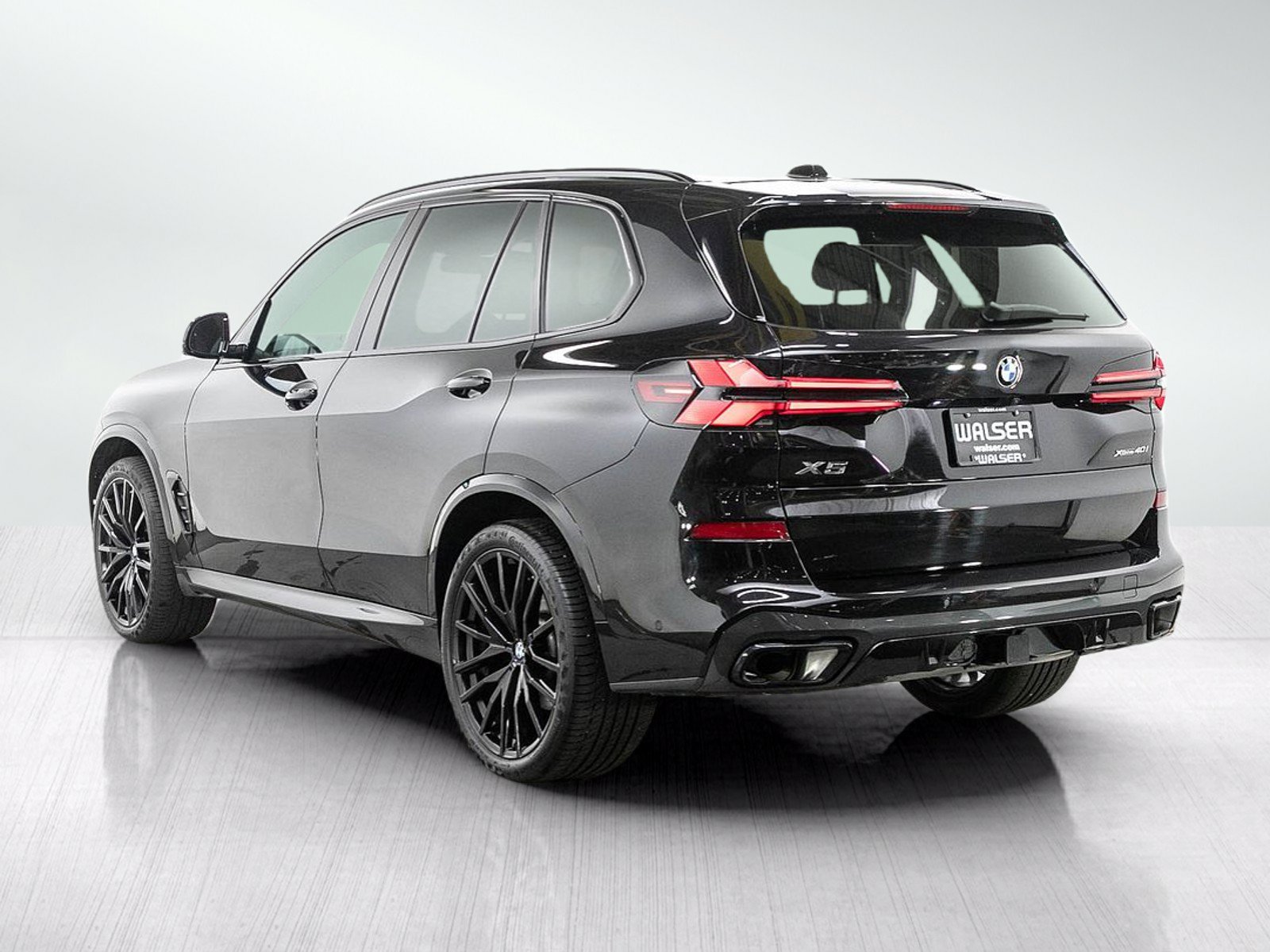 Used 2024 BMW X5 xDrive40i AWD/4WD image 3