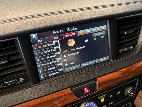 Used 2018 Kia Cadenza Premium w/ Luxury Package FWD image 13