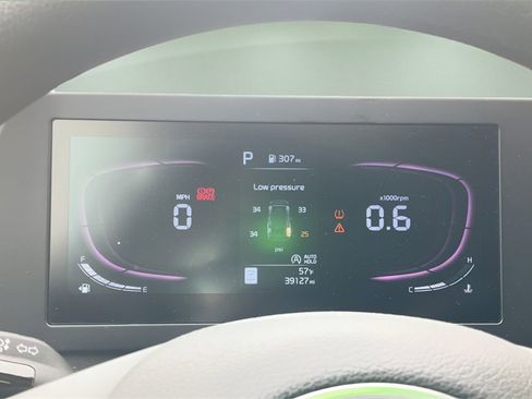 Used 2024 Kia Sportage LX image 19