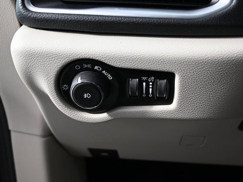 Used 2020 Chrysler Pacifica Limited image 26