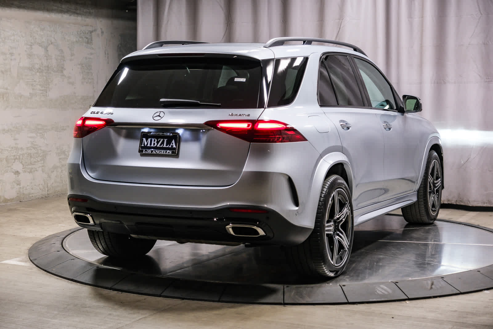 Used 2026 Mercedes-Benz GLE 450e 4MATIC w/ AMG Line Exterior image 4