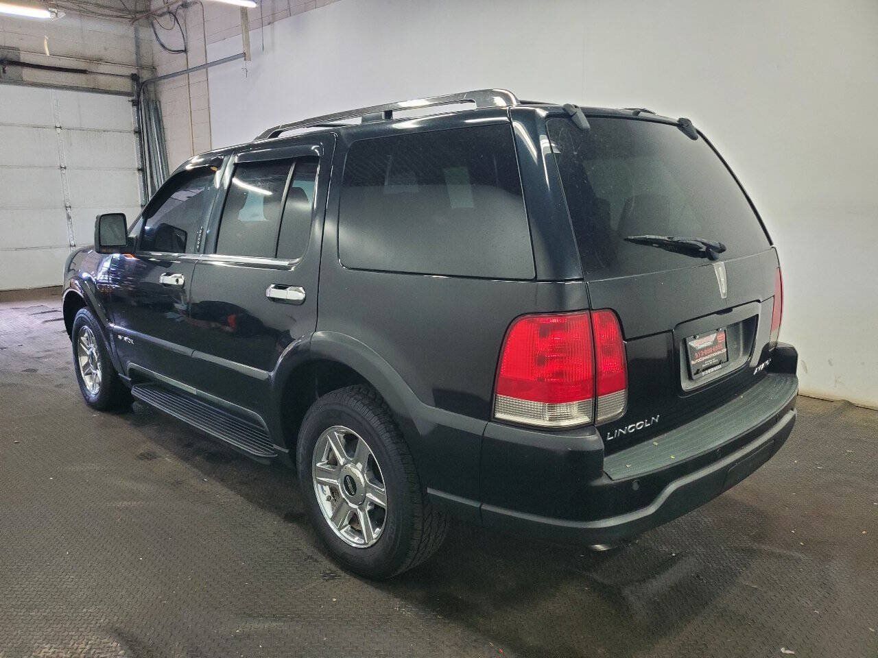 Used 2005 Lincoln Aviator AWD image 5