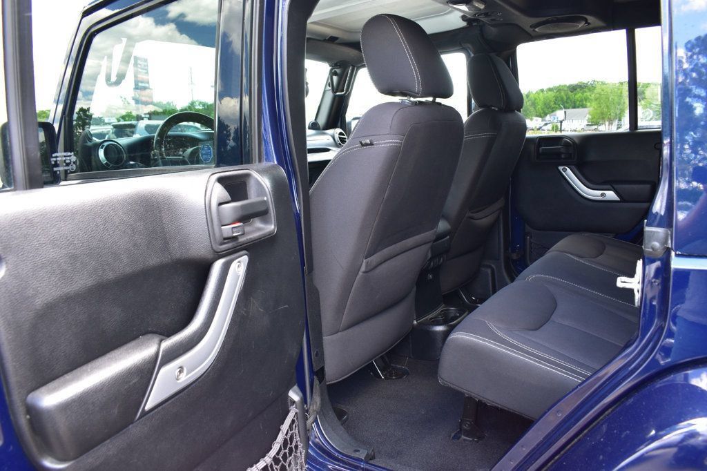 Used 2013 Jeep Wrangler Unlimited Rubicon w/ Connectivity Group AWD/4WD image 40