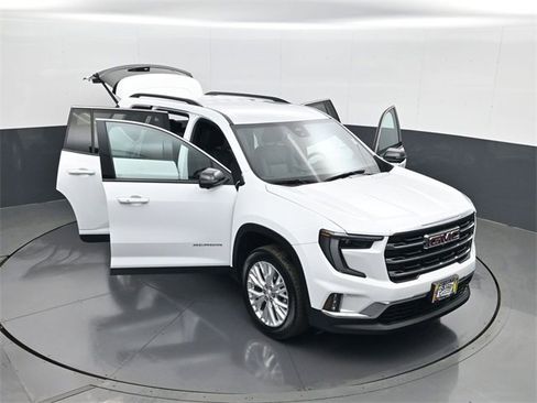 Used 2024 GMC Acadia Elevation image 30
