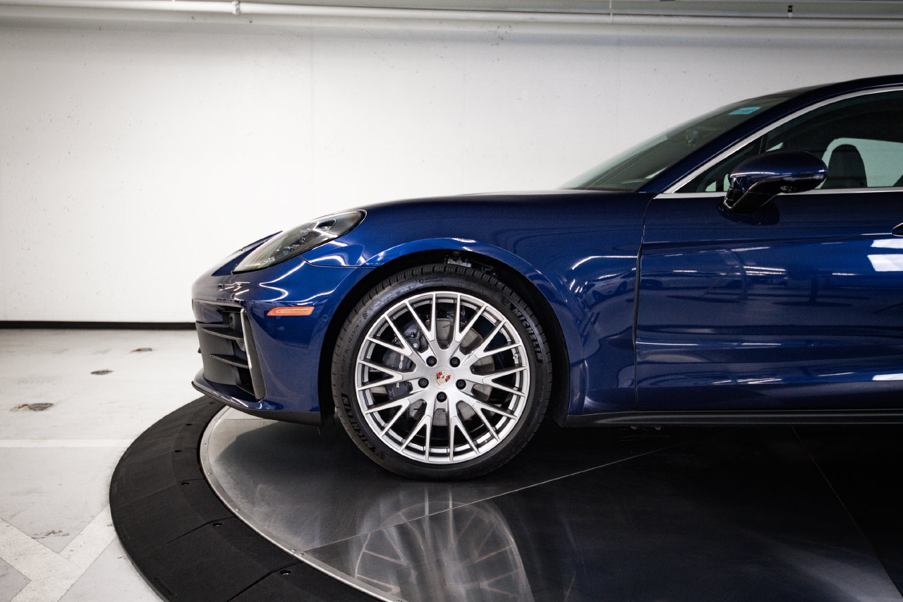Certified 2026 Porsche Panamera RWD image 11