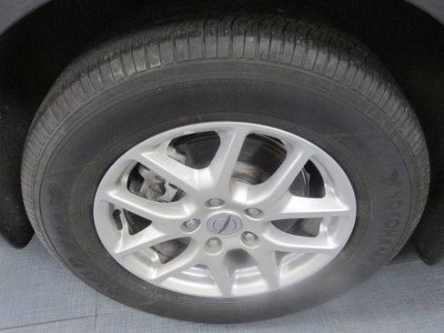 Used 2023 Chrysler Pacifica Touring-L FWD image 16
