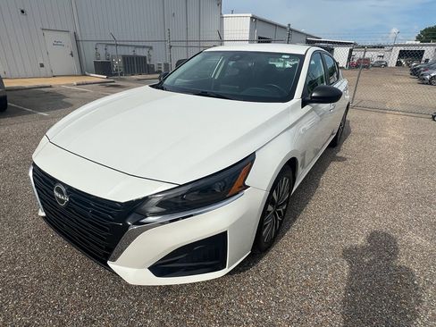 Used 2025 Nissan Altima 2.5 SV FWD image 5