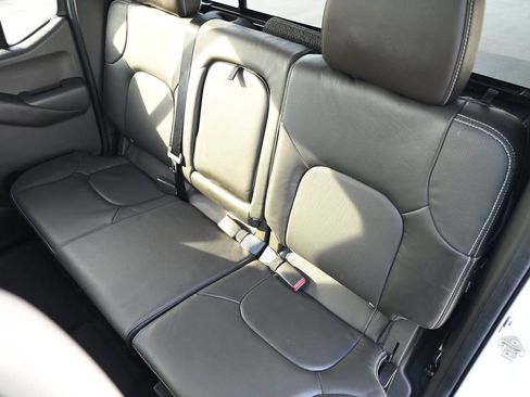 Used 2019 Nissan Frontier PRO-4X image 36