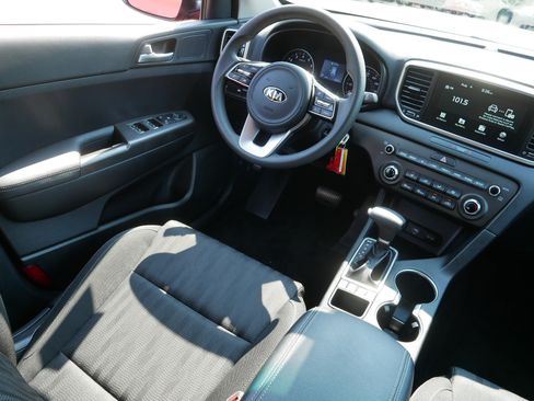 Used 2020 Kia Sportage LX AWD/4WD image 9