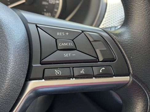 Used 2020 Nissan Kicks SV FWD image 11