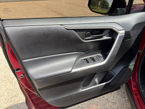 Used 2020 Toyota RAV4 LE FWD image 22