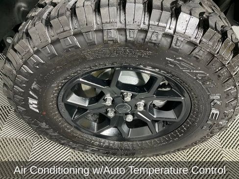 Certified 2025 Jeep Wrangler Willys image 10