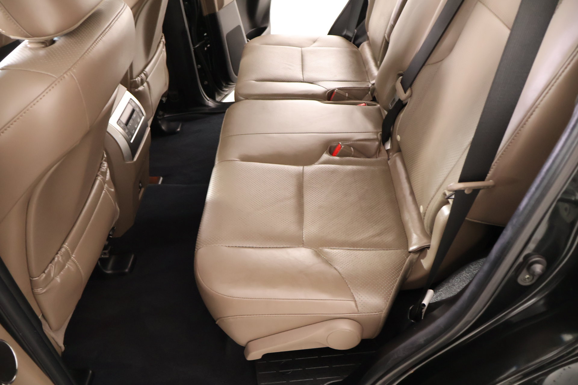 Used 2023 Lexus GX 460 Luxury w/ Accessory Package AWD/4WD image 13
