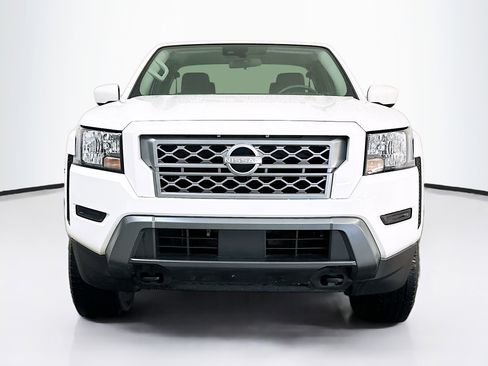 Used 2024 Nissan Frontier SV AWD/4WD image 2