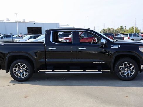 New 2026 GMC Sierra 1500 SLT image 4