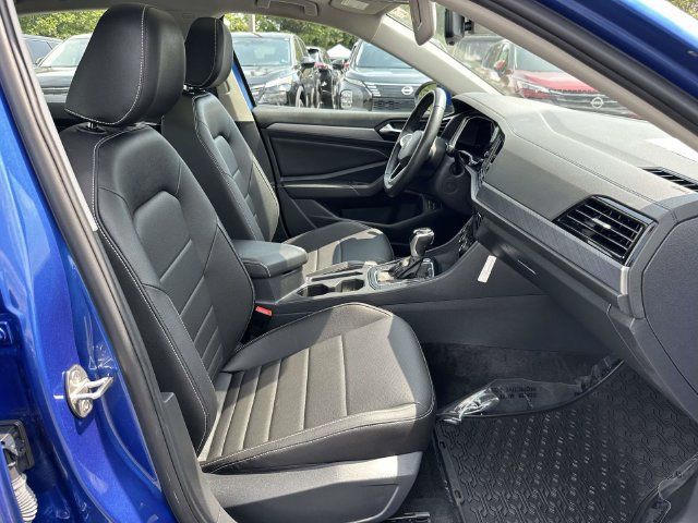 Used 2024 Volkswagen Jetta SE w/ Panoramic Sunroof Package FWD image 11