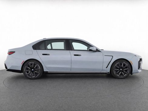 Used 2023 BMW 760i xDrive AWD/4WD image 8