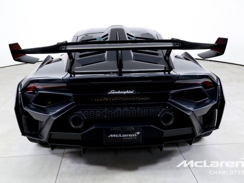 Used 2022 Lamborghini Huracan STO RWD image 7