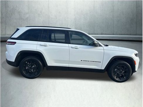New 2026 Jeep Grand Cherokee Altitude image 7