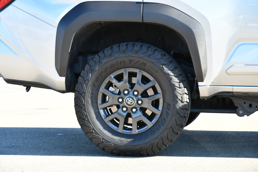 Used 2025 Toyota 4Runner SR5 AWD/4WD image 14