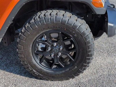 Used 2025 Jeep Gladiator Sport AWD/4WD image 10