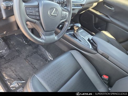 Certified 2022 Lexus UX 200 w/ Accessory Package (Z2) image 13