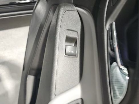 Used 2023 Chevrolet Equinox LS AWD/4WD image 22