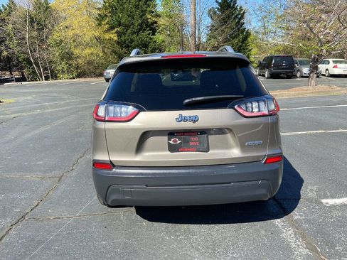 Used 2019 Jeep Cherokee Latitude w/ Popular Appearance Group image 7