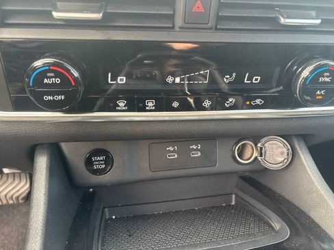 Used 2025 Nissan Rogue SV FWD image 28