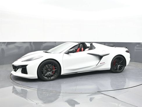 Used 2024 Chevrolet Corvette Z06 RWD image 4