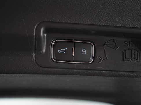 Used 2022 Ford Explorer XLT image 19